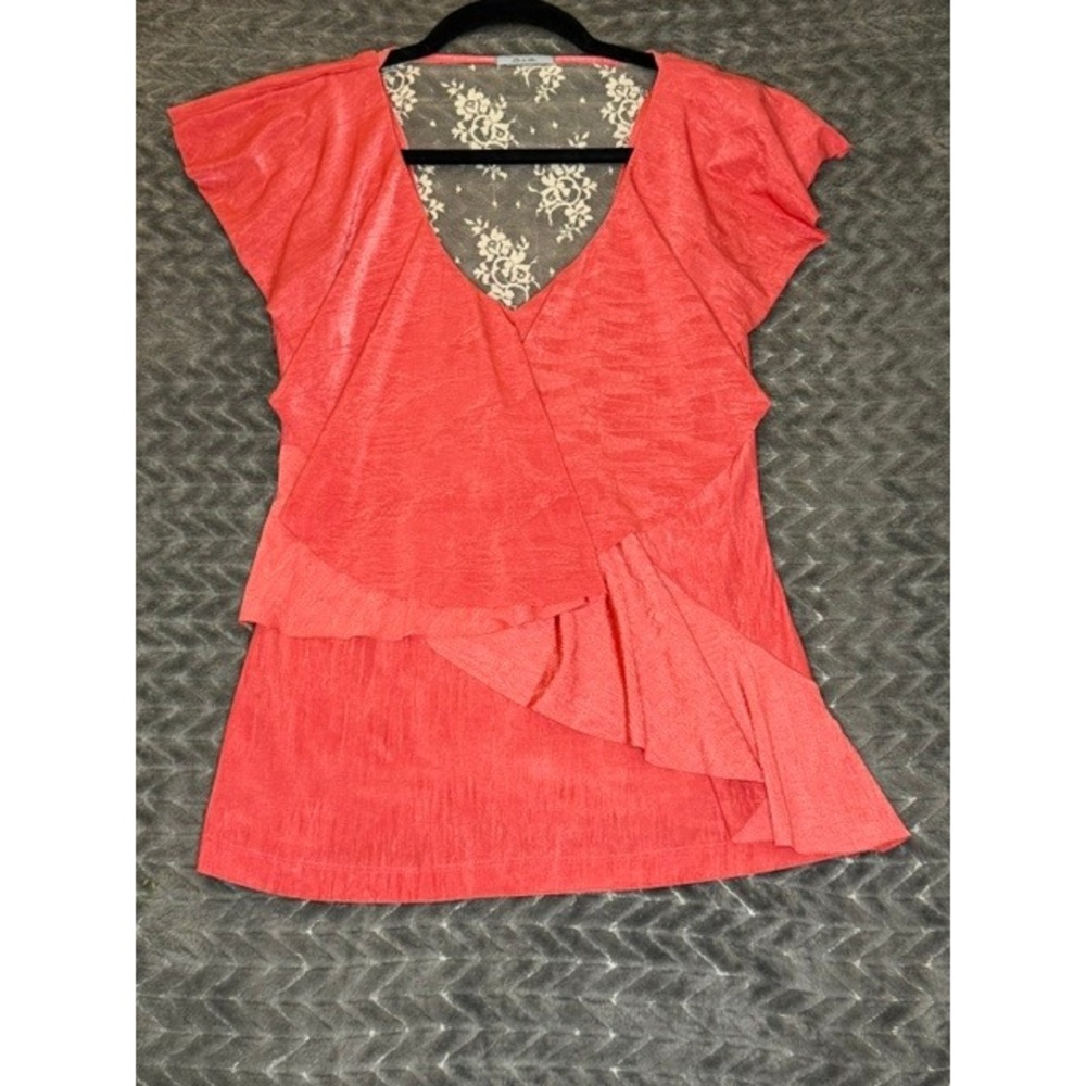 Do &  Be Coral Pink Ruffled V-Neck Blouse Lace Back Inset Womens Medium 0037